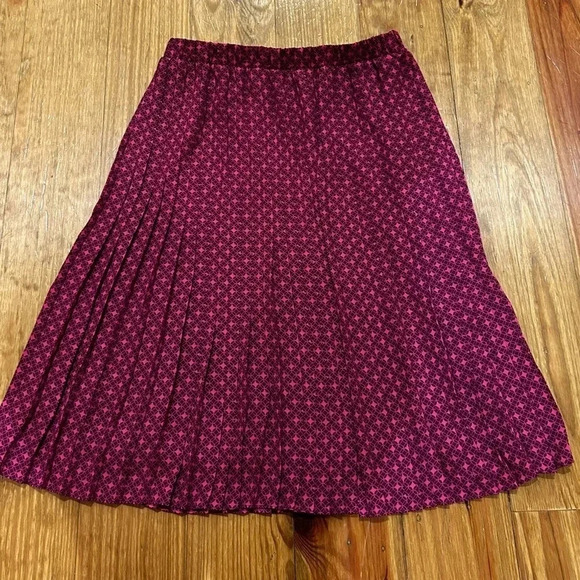 Banana Republic Fuschia Pleated Skirt - Picture 1 of 4